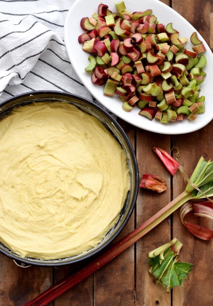 Easypeasy Rhabarberkuchen mit Baiser - ein leckerer Kuchenklassiker