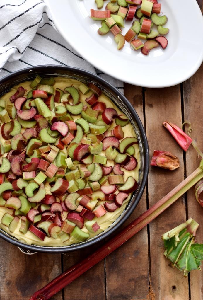 Einfaches Rezept für Rhabarberkuchen mit Baiserhaube