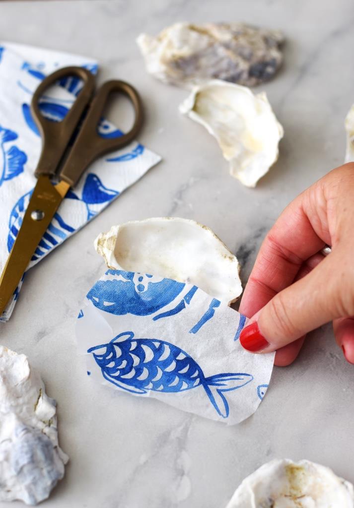 Maritime Muscheldeko für Zuhause - ganz einfach selbstgemacht mit Serviettentechnik