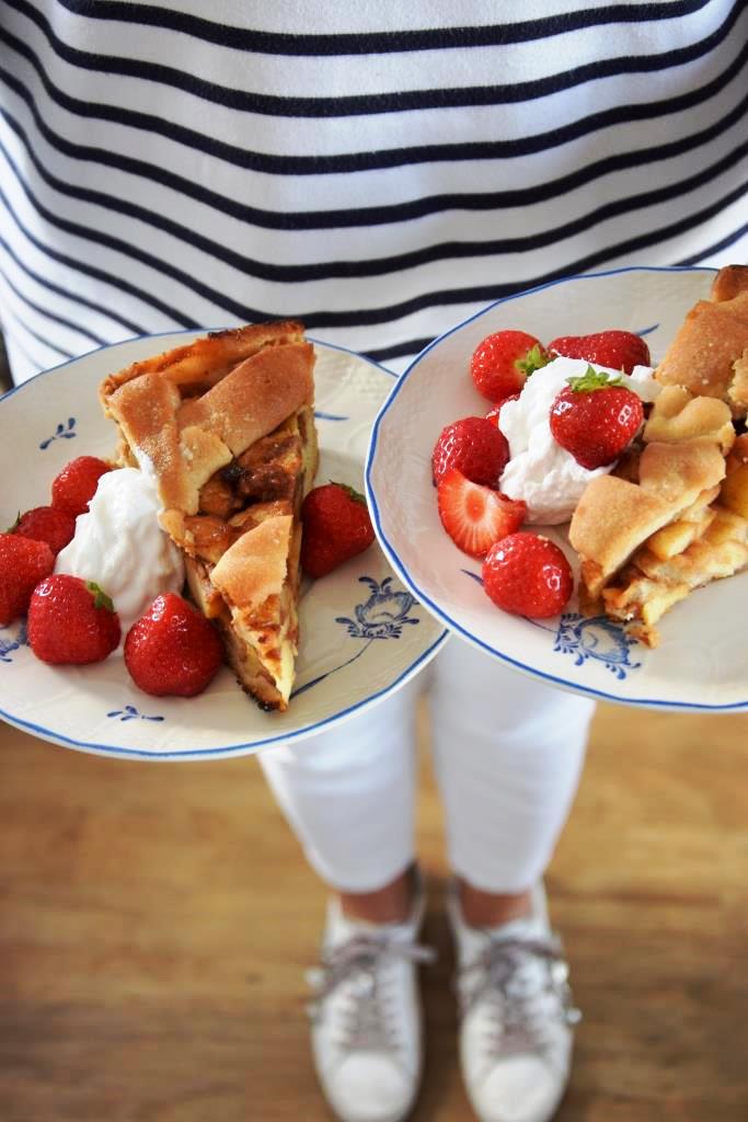 #kuchenglück - niederländischer Apfelkuchen mit Sahne und Erdbeeren