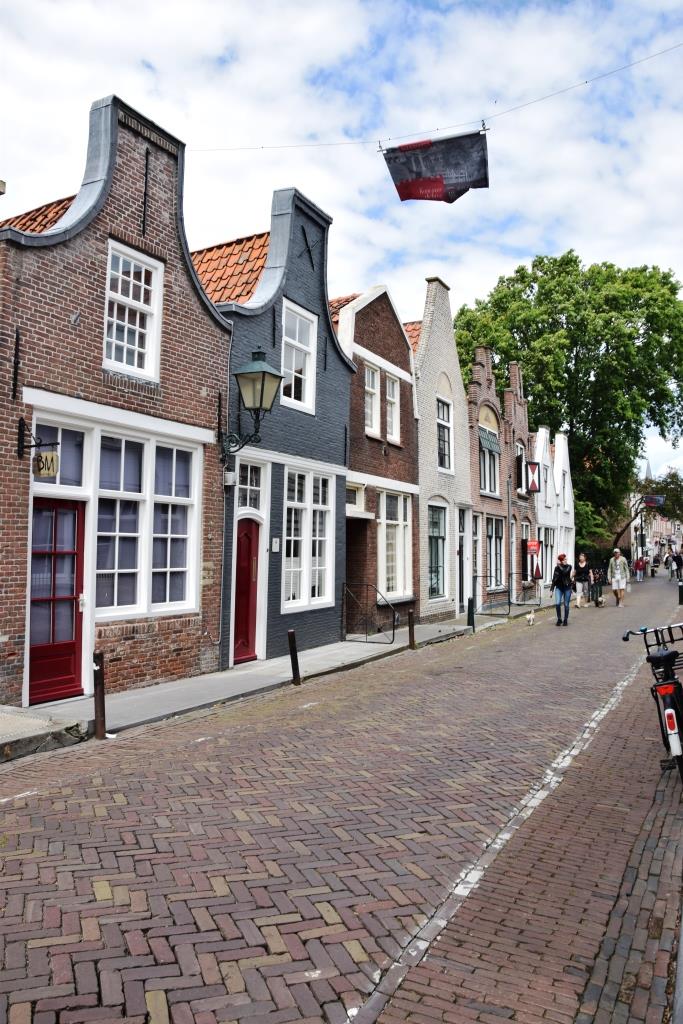 Die typischen historischen Hollandhäuser in Zierikzee Zeeland