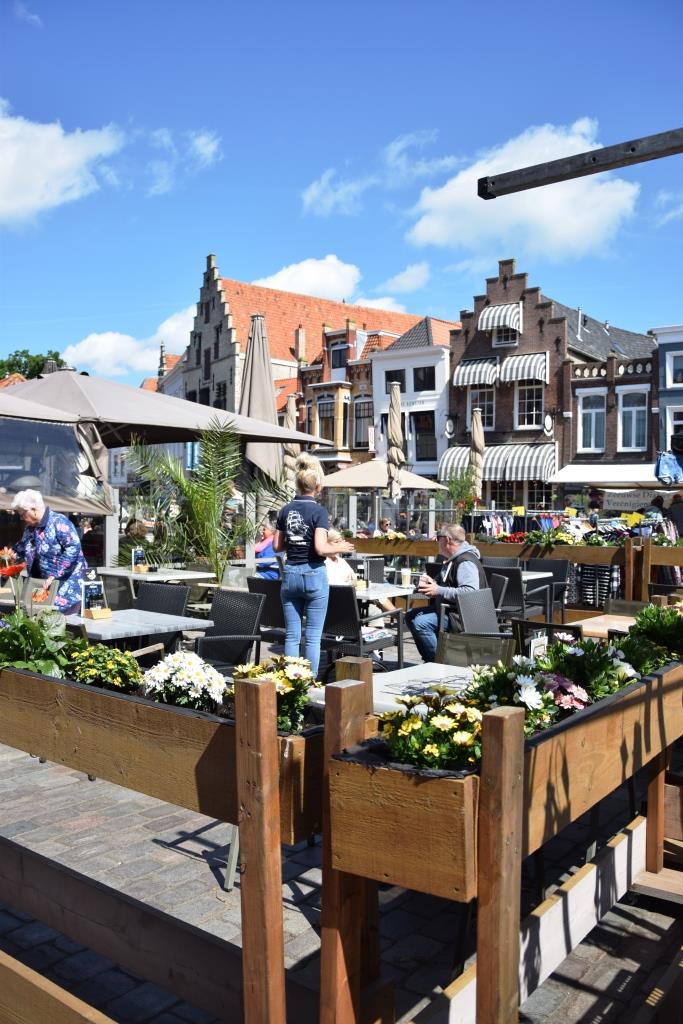 Schöner draußensitzen geht nicht - ein Café in Zierikzee Zeeland Niederlande