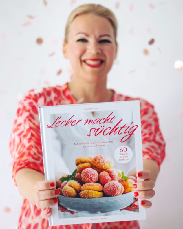 Jessica und ihr erstes Backbuch Lecker macht süchtig - 60 Rezepte für jede Jahreszeit