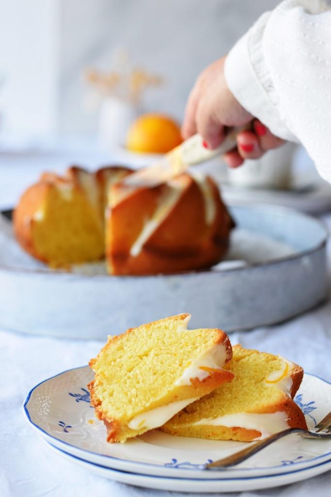 Orangen-Gugelhupf mit Olivenöl - saftig, frisch, fruchtig und soooo gut!