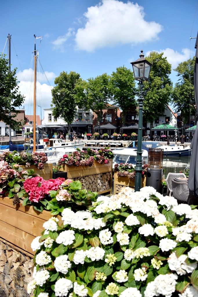 Der wunderschöne Hafen von Middelharnis in Süd-Holland