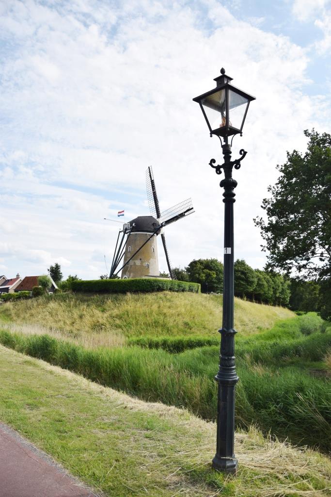 Holland pur! Mühle in Brouwershaven Zeeland Niederlande