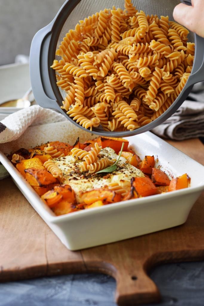 Ganz große Baked Feta Pasta Kürbis Liebe