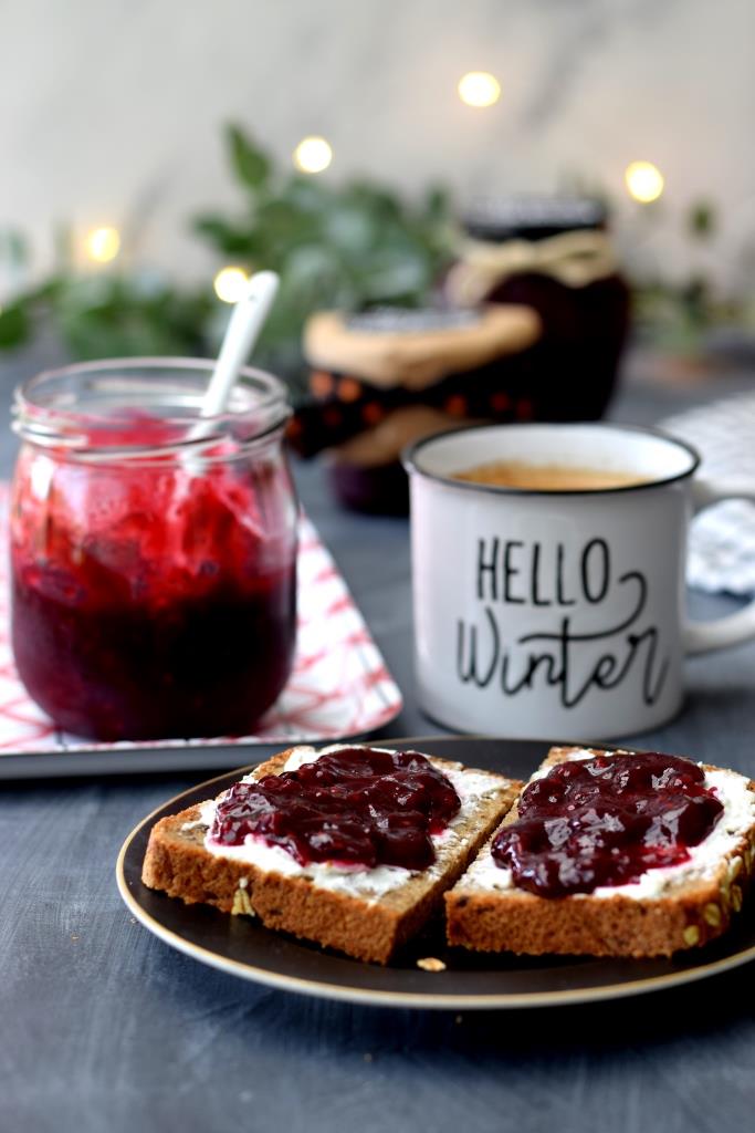 Have a very berry christmas - einfaches Rezept für Weihnachtsmarmelade mit Beeren und Lebkuchengewürz - zum Verschenken zu Weihnachten und im Advent