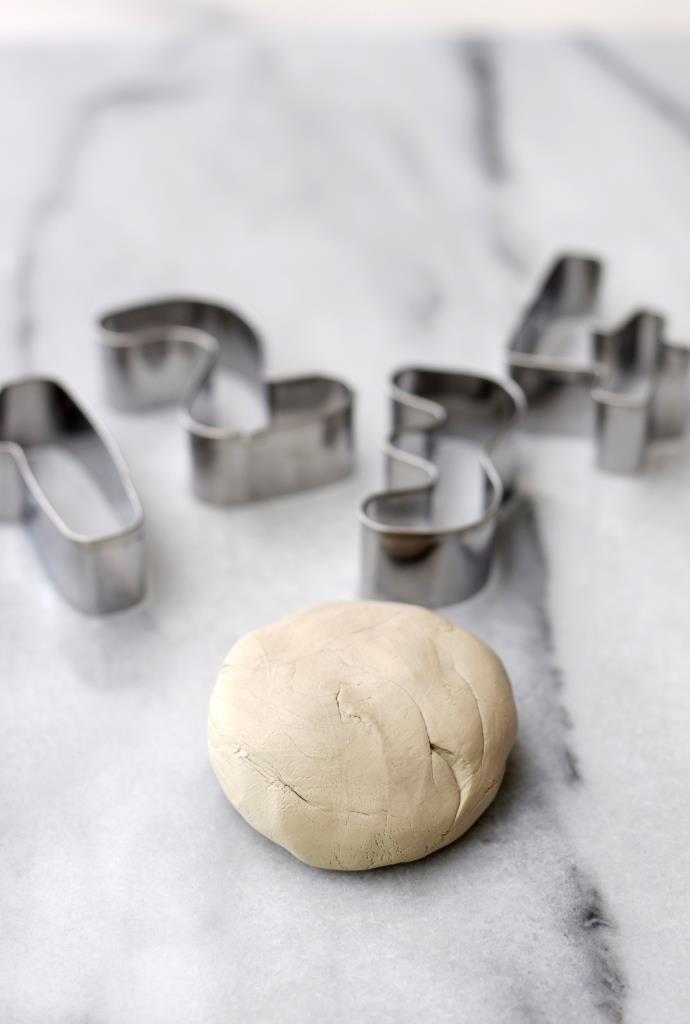 4, 3, 2, 1 - Weihnachten! Geschenkanhänger für den Wochenend-Adventskalender sind aus lufttrocknendem Fimo