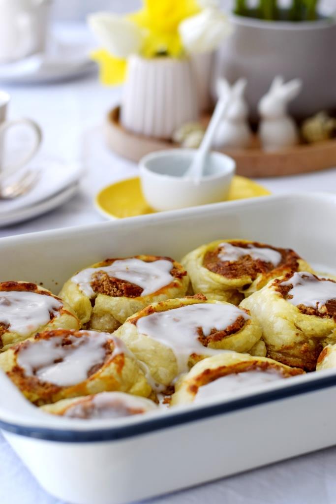 Hattu Möhrchen? Klar doch! Es gibt schnelle Blätterteig-Zimtschnecken mit Karottenkuchenfüllung - YUM!