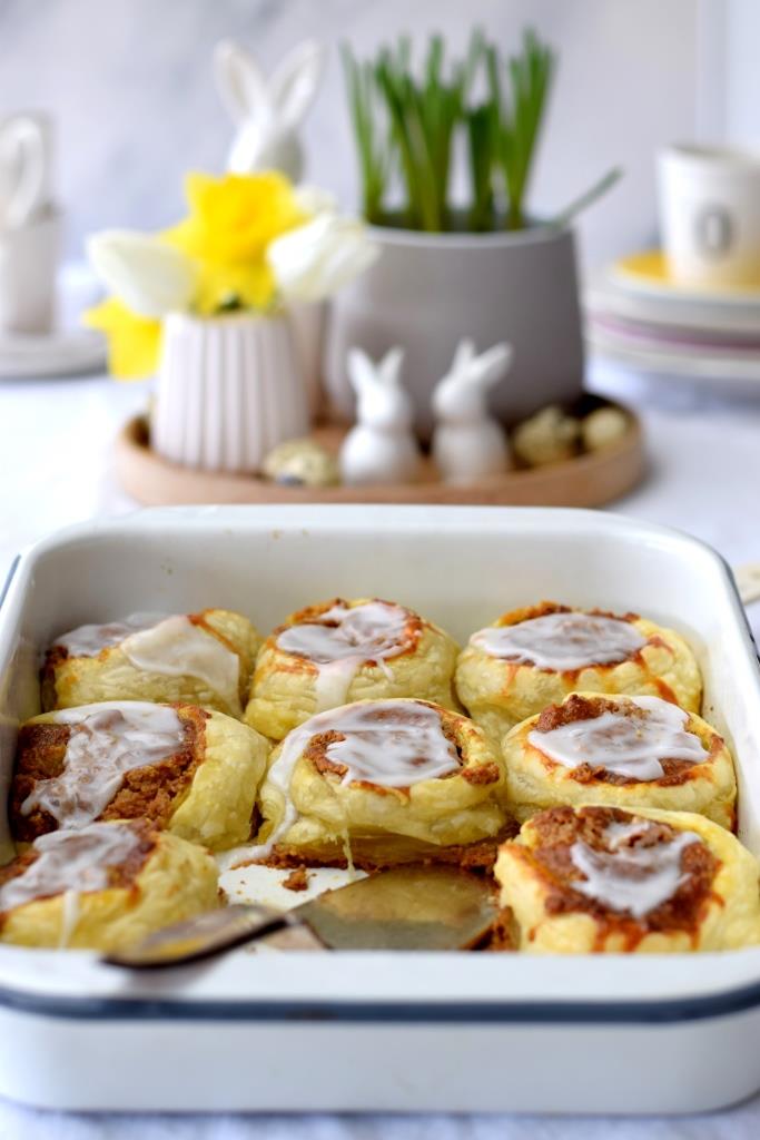 Osterkaffee Osterbrunch Ostern Zimtschnecken Möhren