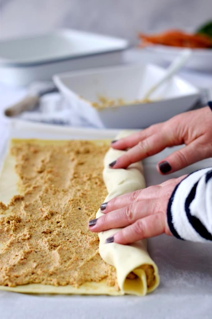 Roll it, Baby - Blätterteig füllen, aufrollen, schneiden - fast fertig!