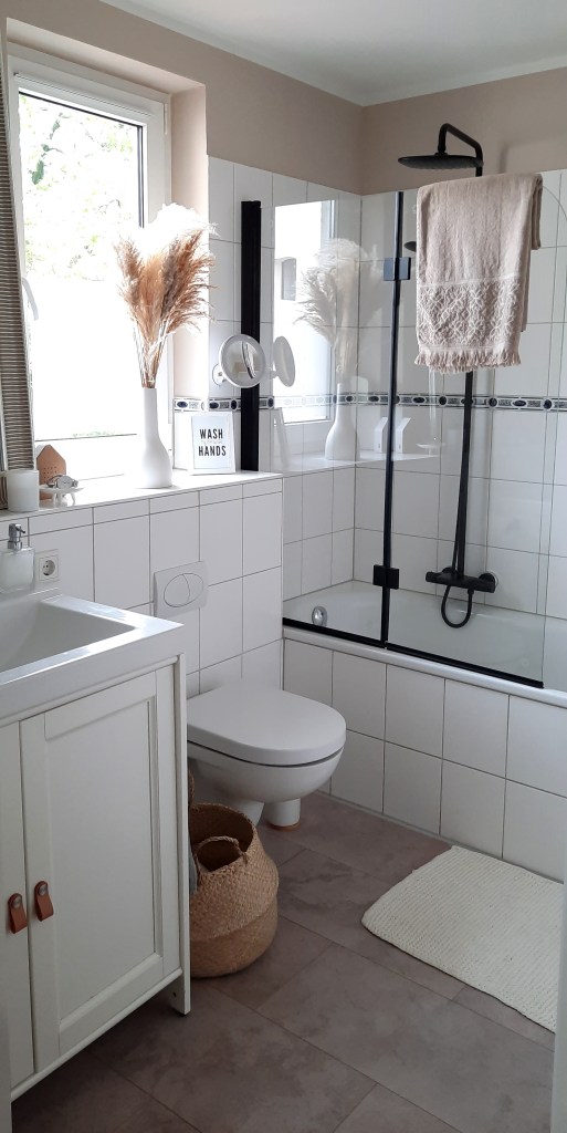 Badrenovierung schwarze Dusche