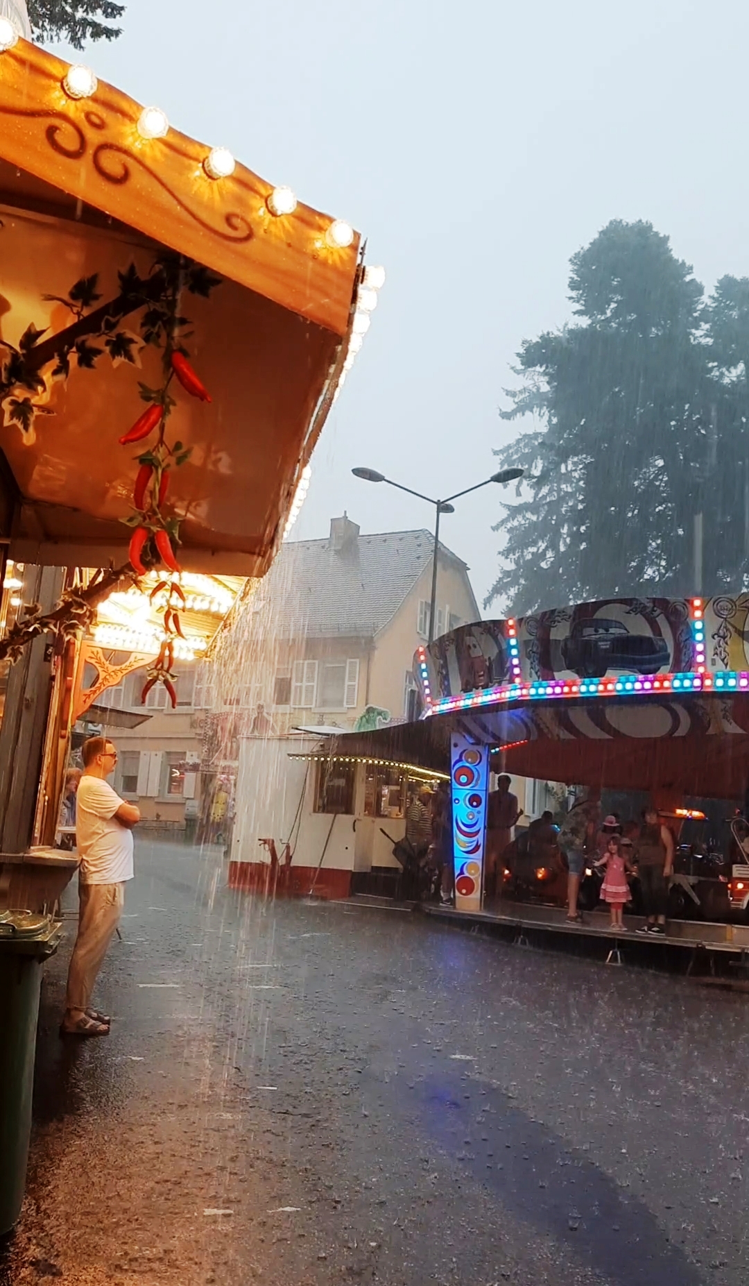 12 von 12 im August - Regen Weinheim Kerwe