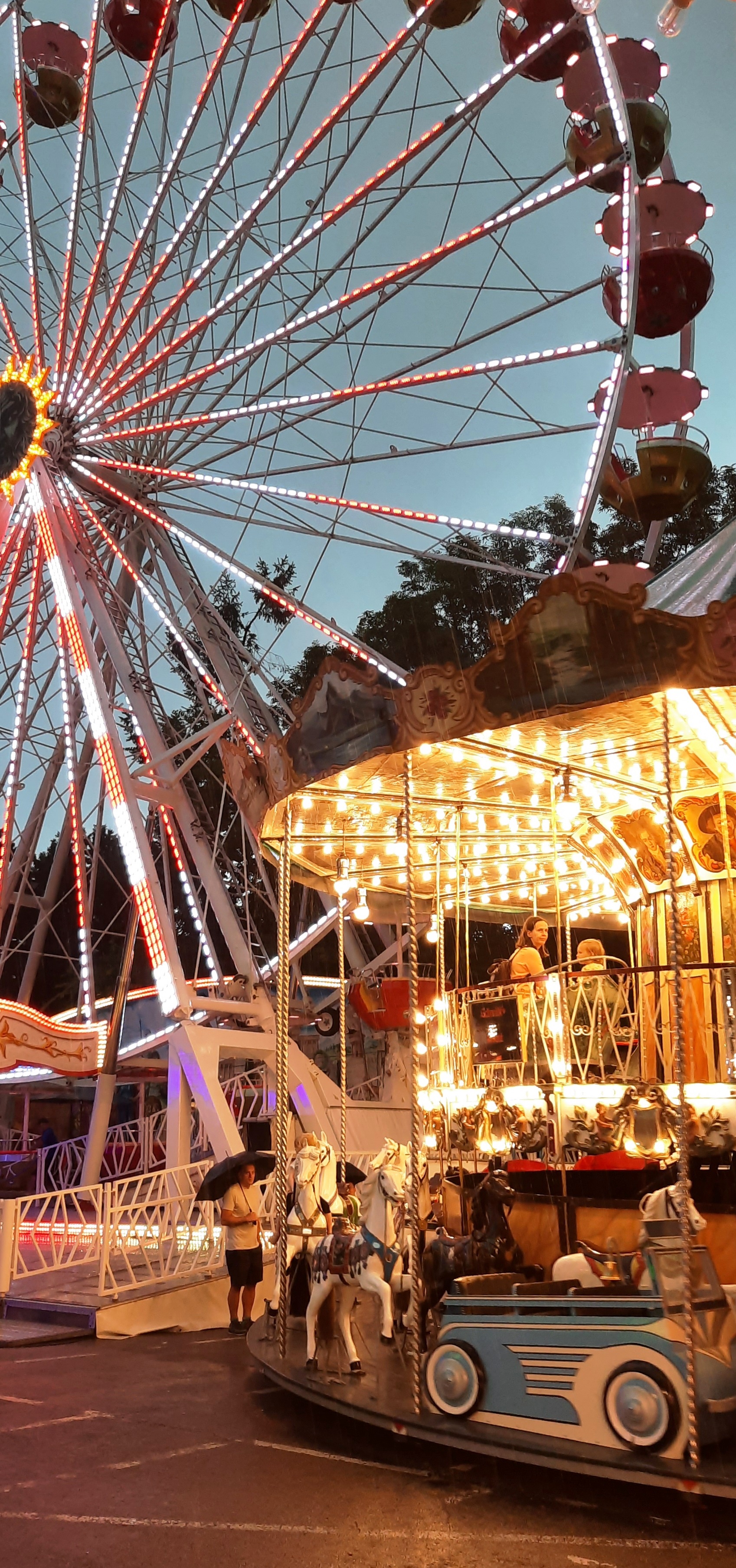 12 von 12 im August - Riesenrad Karussell