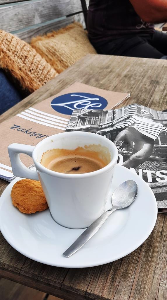 Kaffeepause am Meer, Strandclub ZEE am Brouwersdam