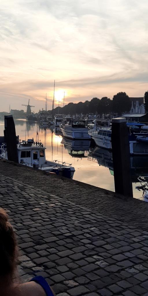 Abendstimmung und ein grandioser Ausblick auf den Hafen! Brasserie Kaoie Zierikzee - Food Guide Zeeland - Unterfreunden Blog