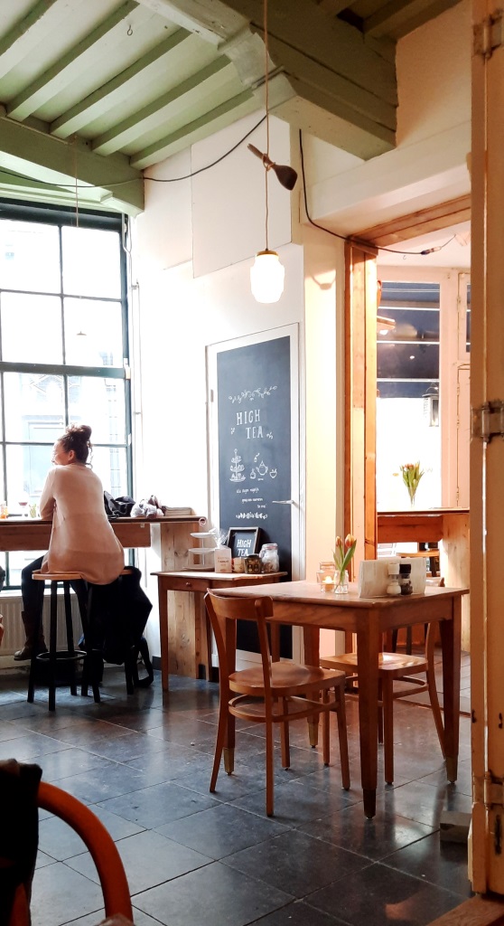 Der schönste Platz am Fenster im Café Zeeuwse Hemel Zierikzee - Zeeland Food Guide Zierikzee - Restauranttipps und Lieblingsadressen auf Unterfreundenblog