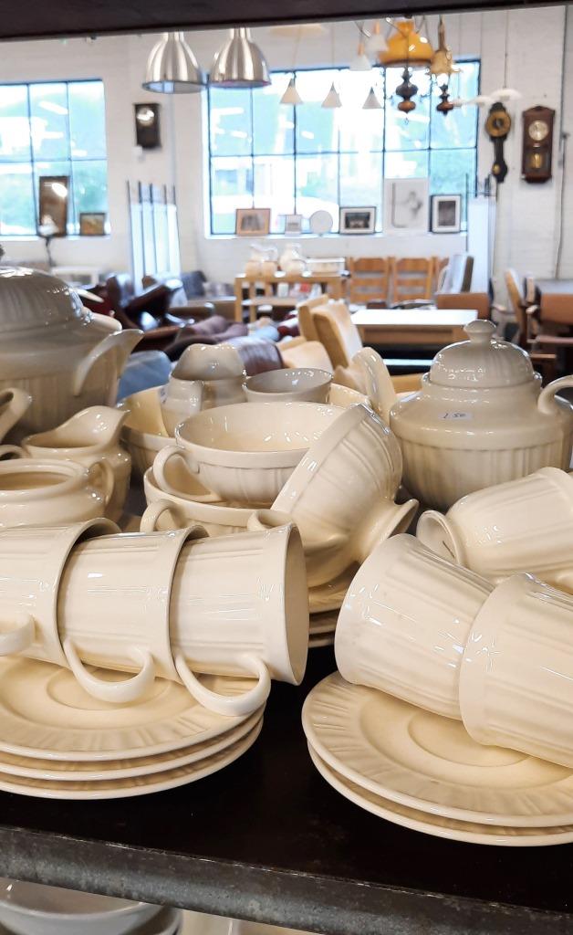 Viel Geschirr für wenig Geld bekommt man in den Kringloop Shops in Holland