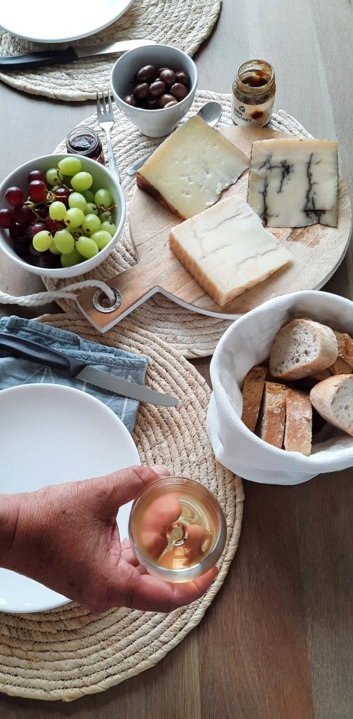 When in Holland - eat CHEESE :-) #käse #baguette #trauben #lekker