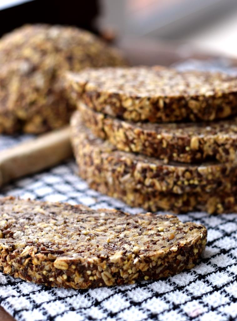 Vollkornbrot ohne Mehl - einfaches Rezept mit selbstgemachter Brotbackmischung