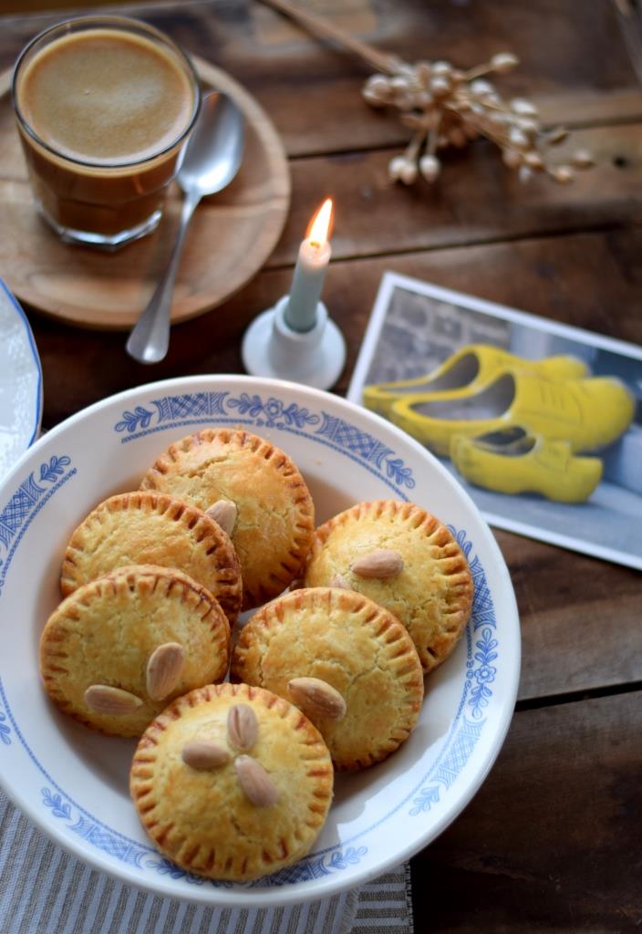 Gevulde Koeken , koffie , postcard klompen