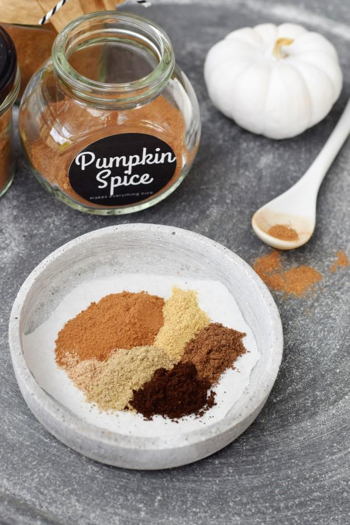 Pumpkin Spice - die leckere Gewürzmischung für Herbst und Winter - einfach selbstgemacht. Mit Freebie-Etikett zum Ausdrucken