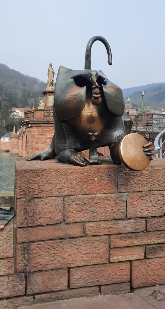 Brückenaffe - Alte Brücke Heidelberg - 12von12 im Februar 2025 - Unterfreundenblog 