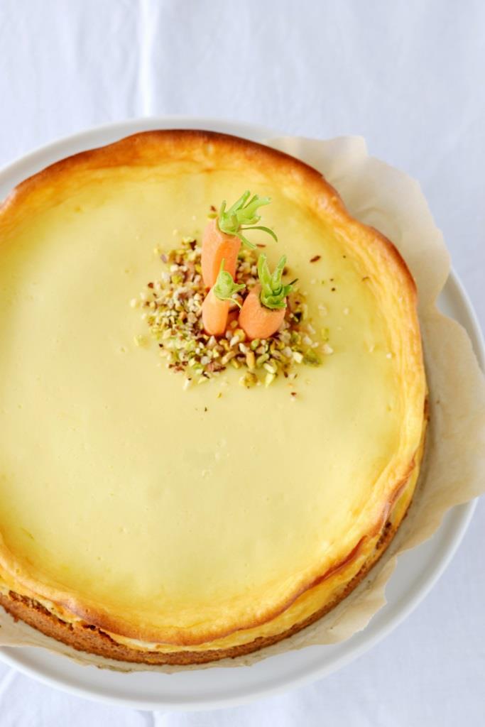 Karottenkuchen und Cheesecake in einem Kuchen, perfekt zu Ostern