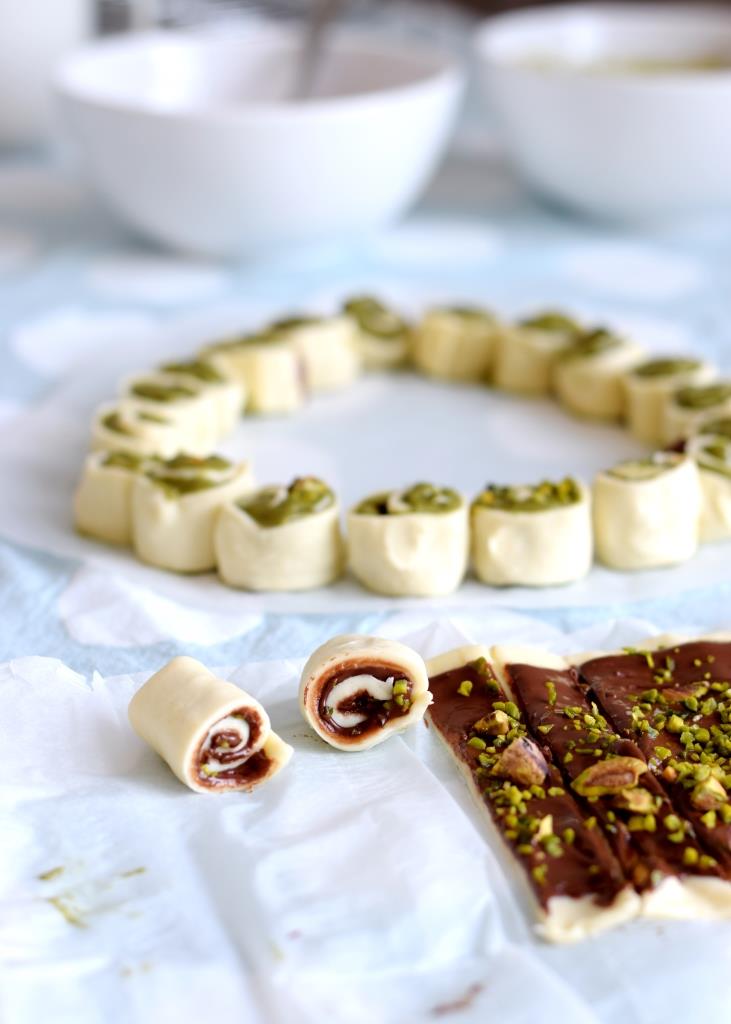 Blätterteig Osterei aus Röllchen mit Pistaziencreme und Schokocreme