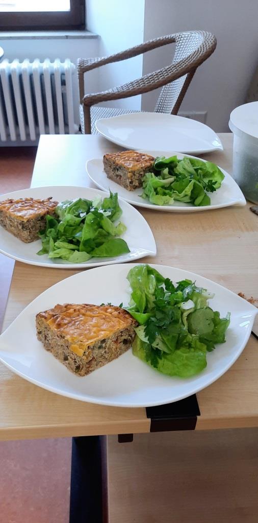 Mittagspause mit Quiche und Salat - 12von12 im März 2025 - Unterfreundenblog