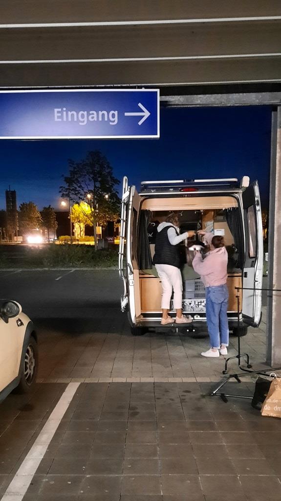 12von12 im April 2025 - Unterfreundenblog (Flohmarkt-Karton-Tetris)