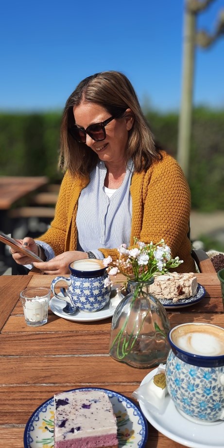 Kaffee und lekker Kuchen in der Theeschenkerij de Pluktuin in Koudekerke Zeeland