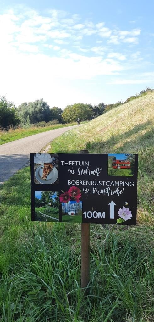 Hinweisschild "Theetuin Stokroos" Zeeland