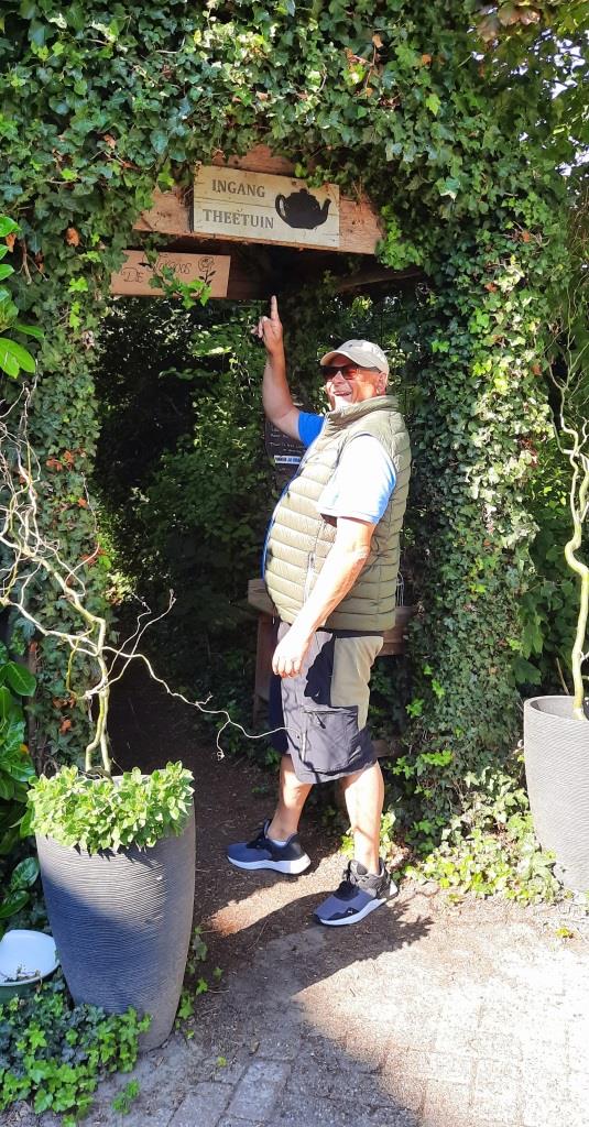 Hier geht's rein zum Gartencafé "Zur Stockrose" in Zeeland