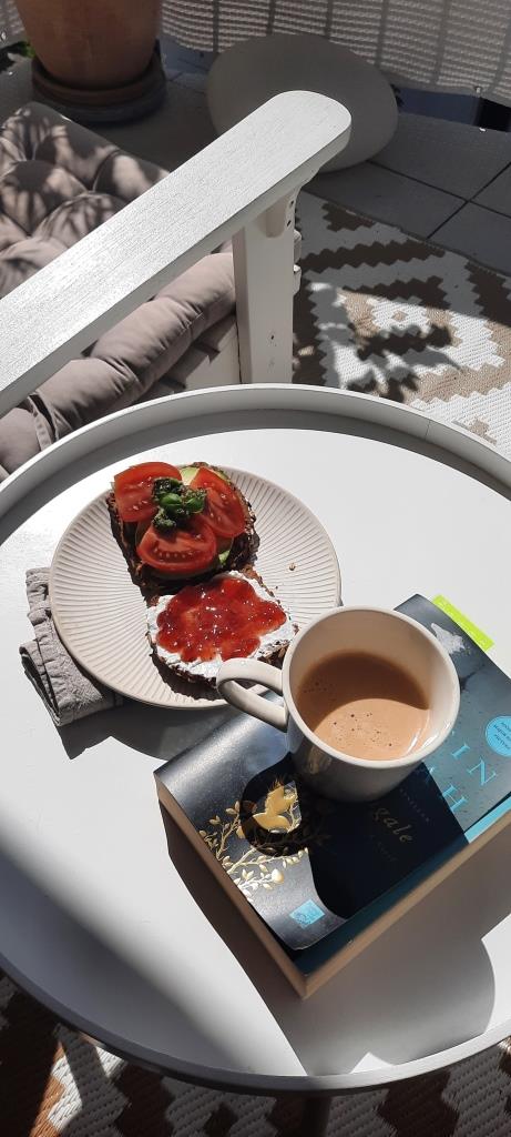 Röstbrot Avocado Tomate - 12von12 im Juli 2025 - Unterfreundenblog