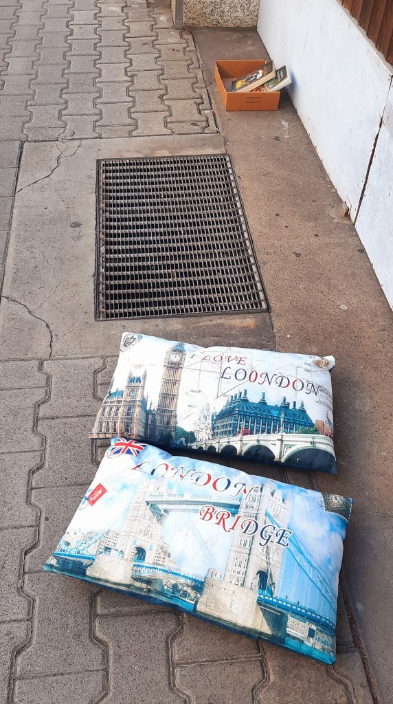 Zum Mitnehmen: London-Kissen - 12von12 August 2025 - Unterfreundenblog