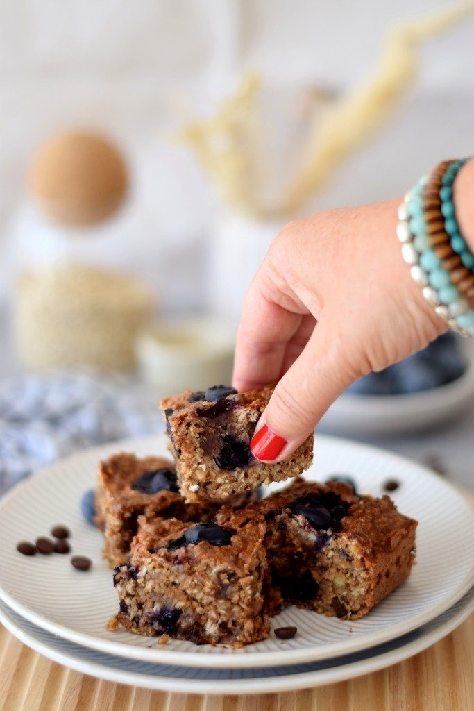 Zugreifen bitte: Leckerste Schoko-Blaubeer-Energieriegel aus dem Airfryer