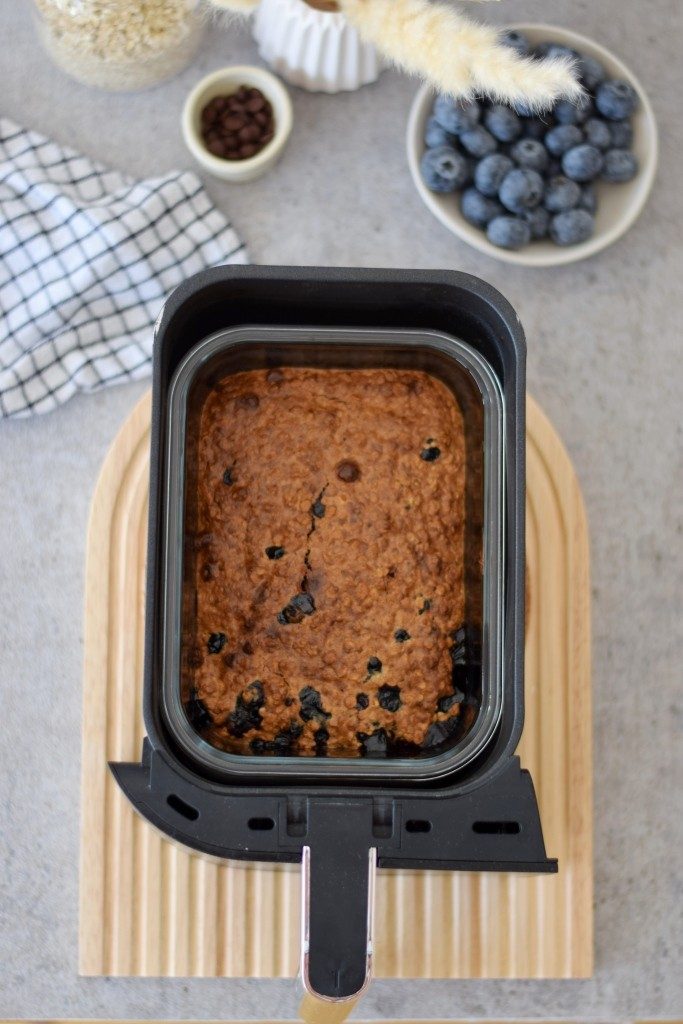 Köstliche Energieriegel mit Schokolade und Blaubeeren aus dem Airfryer - soooo gut!