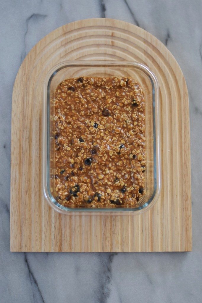 Zubereitung Energieriegel: Schritt 5: Masse in eine geeignete Backform einfüllen