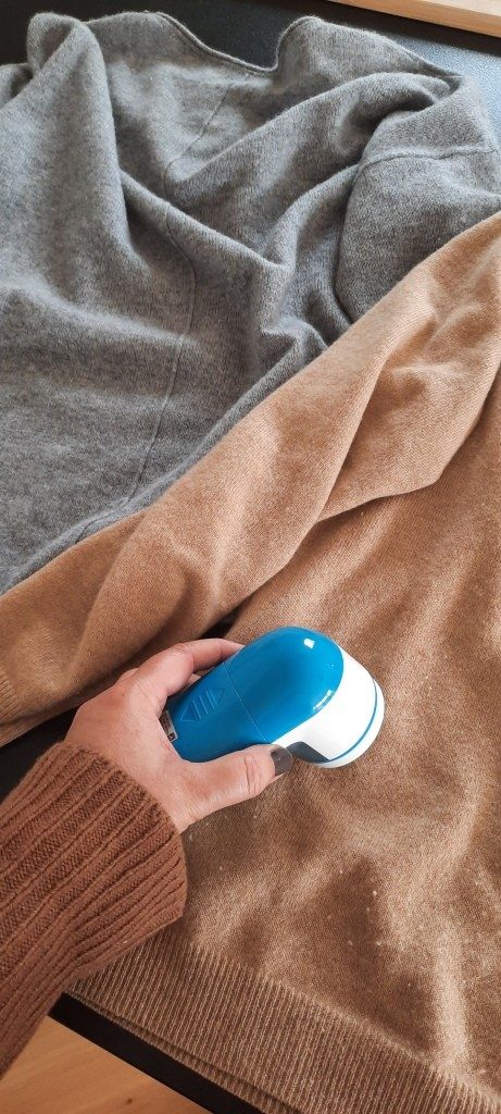 Pullis rasieren mit dem Fusselfresserchen  - 12von12 im Oktober 2025 - Unterfreundenblog