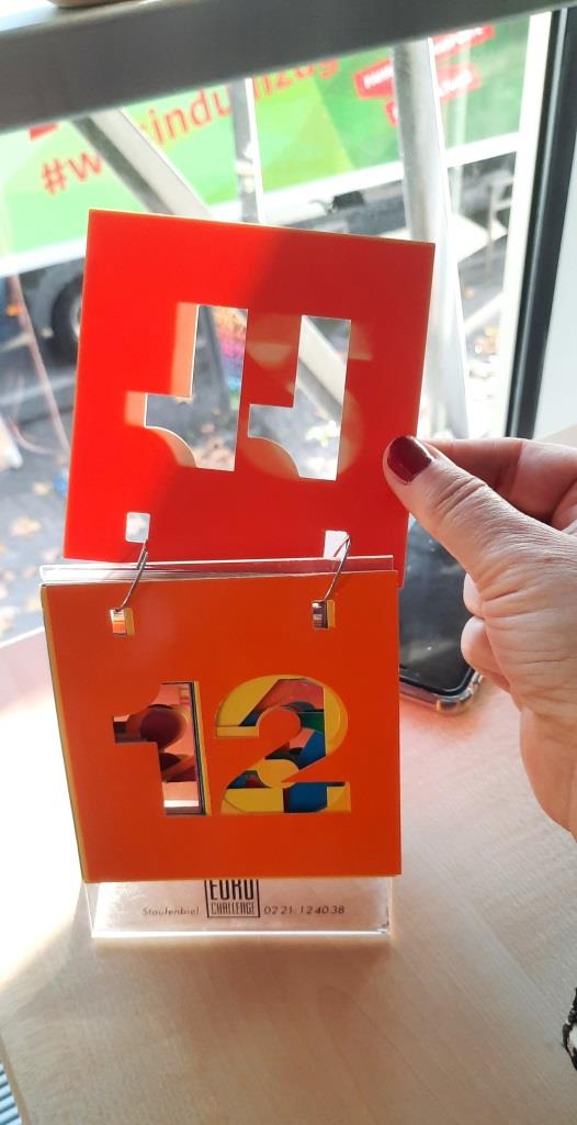 Tischkalender von 11 auf 12 stellen