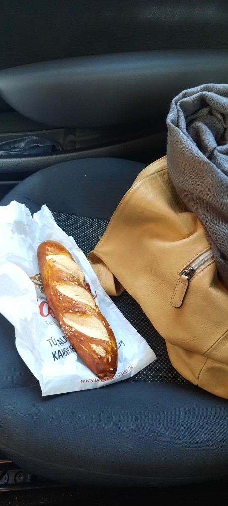 Schnelles Lunch im Auto - heute Laugenstange