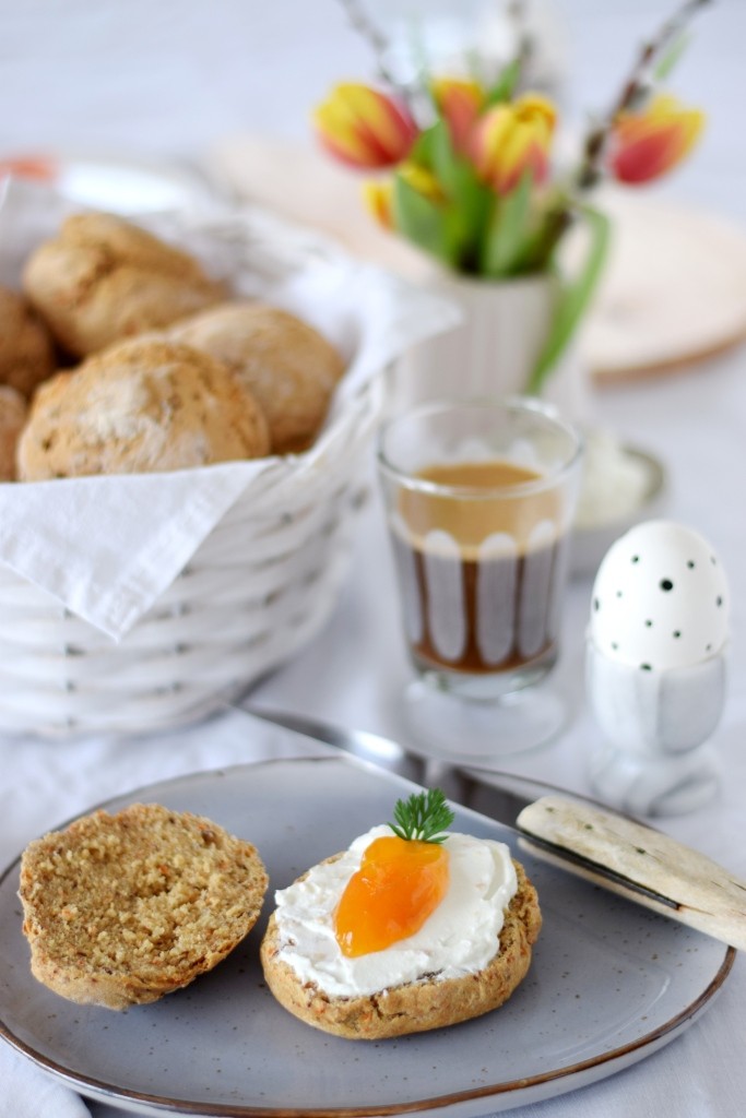 Volle Möhre lecker! Dinkelbrötchen mit Karotte zum Osterfrühstück - Rezept Unterfreundenblog