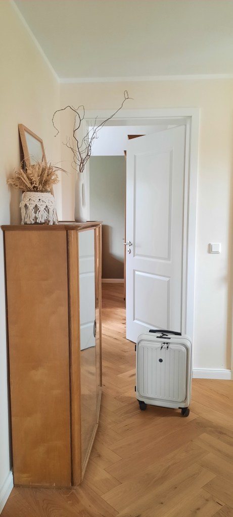 12von12 im April 2026 / Jetzt noch Koffer auspacken und dann Couch