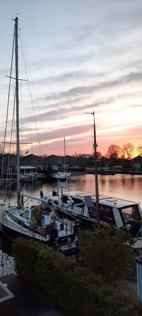 12von12 April 2026 / Ferienhaus Holland Blick aufs Wasser vom Balkon