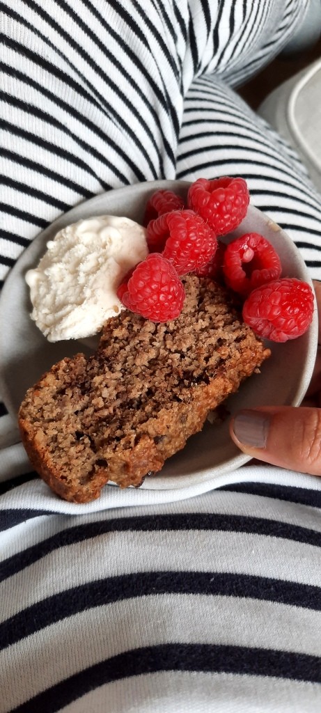 Bananenbrot Vanilleeis Himbeeren 
12von12 Unterfreundenblog Mai 2026