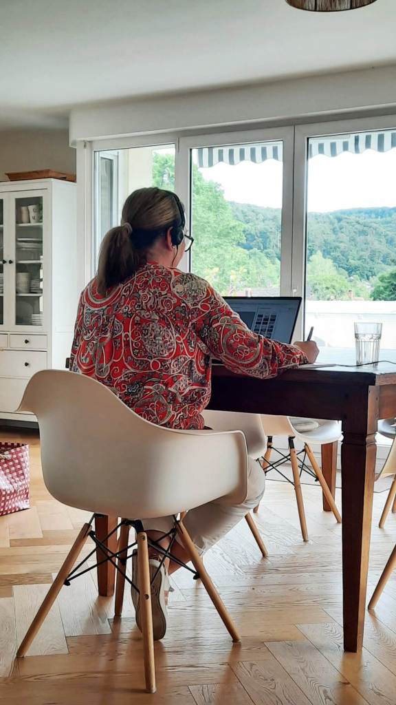 Telefonkonferenz in Oranje! - 12von12 im Juni 2026 - Unterfreundenblog