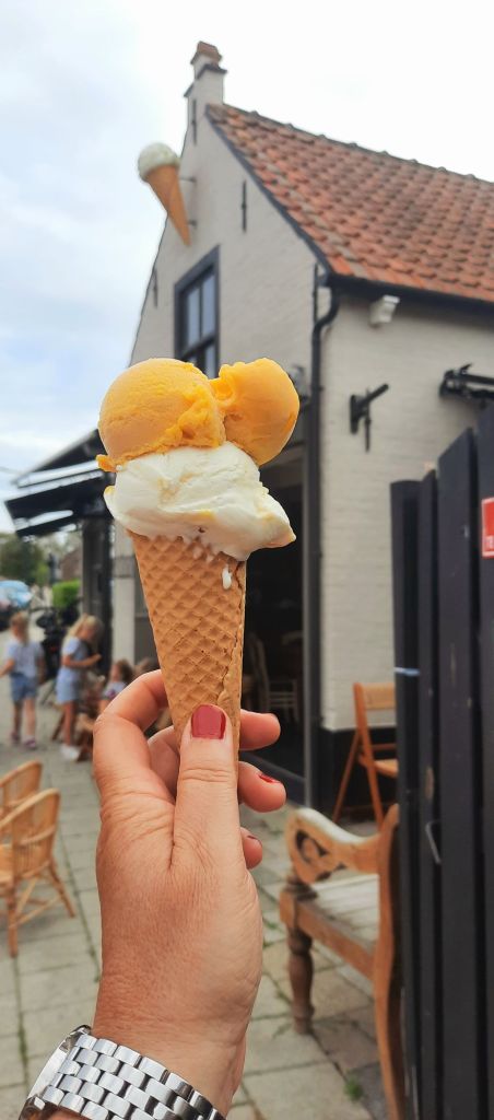 Ijsje aus der Eisscheune "Het Ijsschuurtje" in Sint Annaland