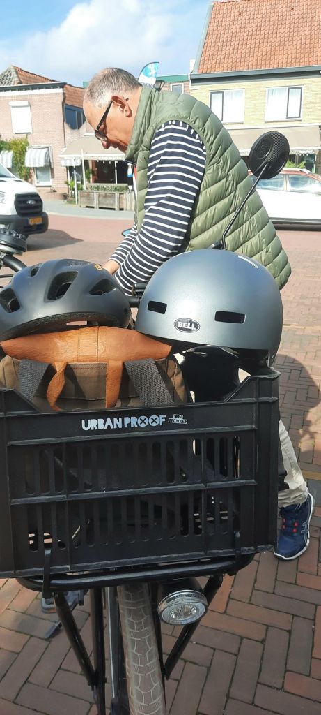 Radtour mit Helm "Safety first"
